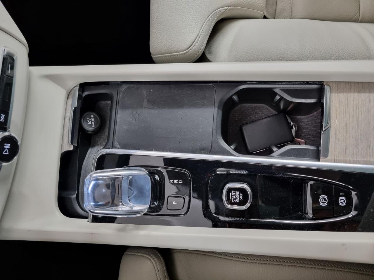 VOLVO XC60 B5 (d) AWD Geartronic Momentum Pro - 28