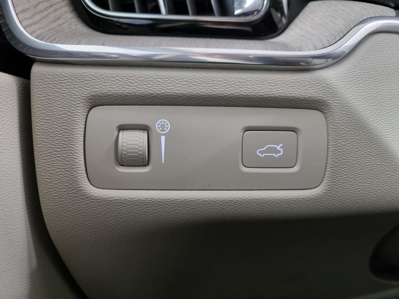 VOLVO XC60 B5 (d) AWD Geartronic Momentum Pro - 35