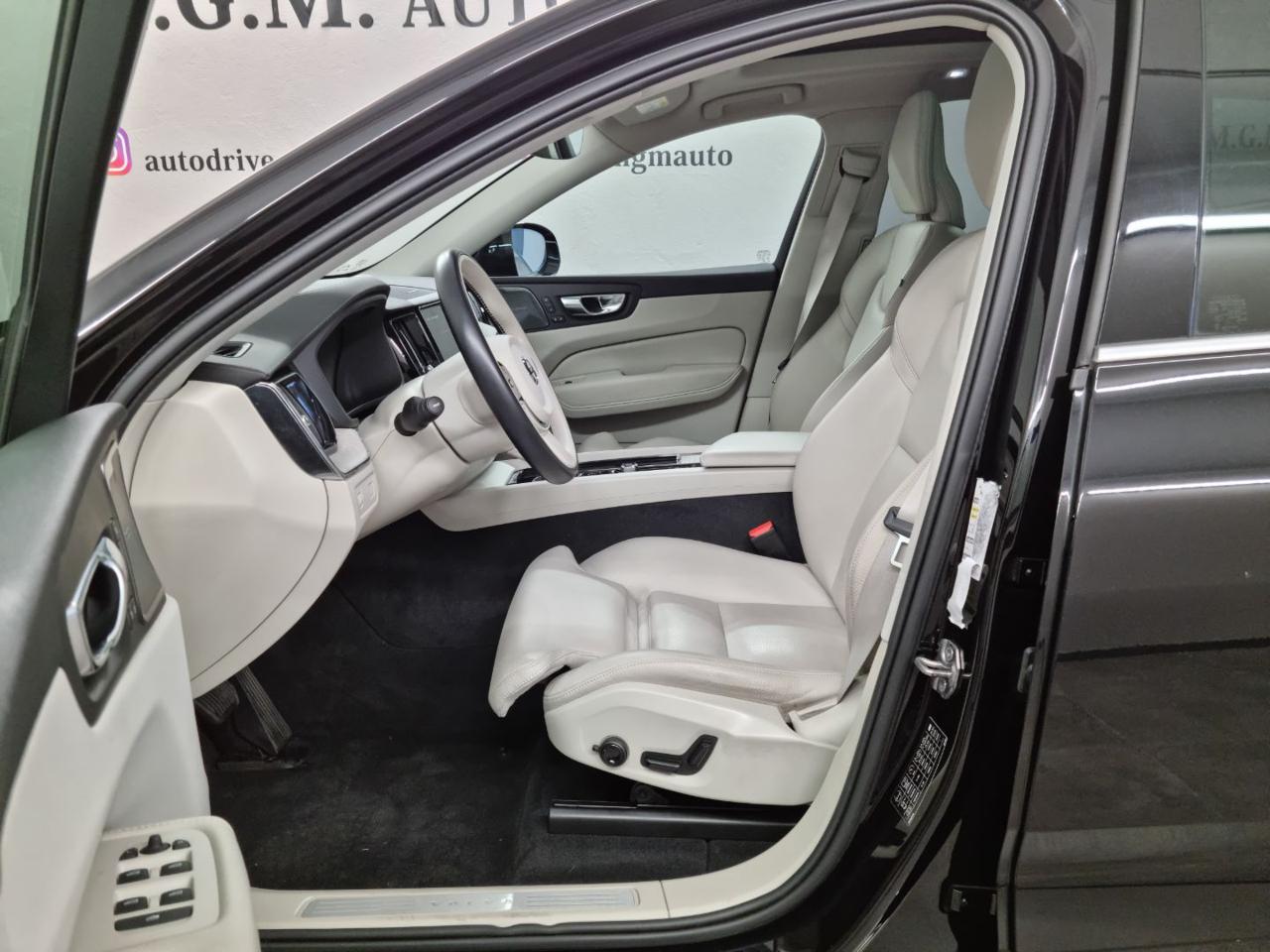 VOLVO XC60 B5 (d) AWD Geartronic Momentum Pro - 6