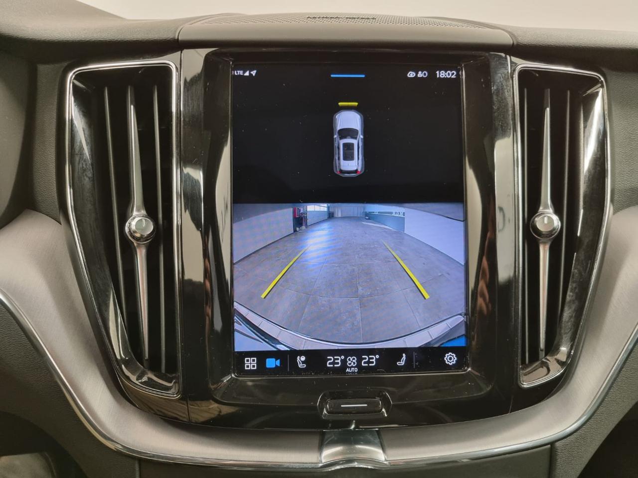 VOLVO XC60 B5 (d) AWD Geartronic Momentum Pro - 13