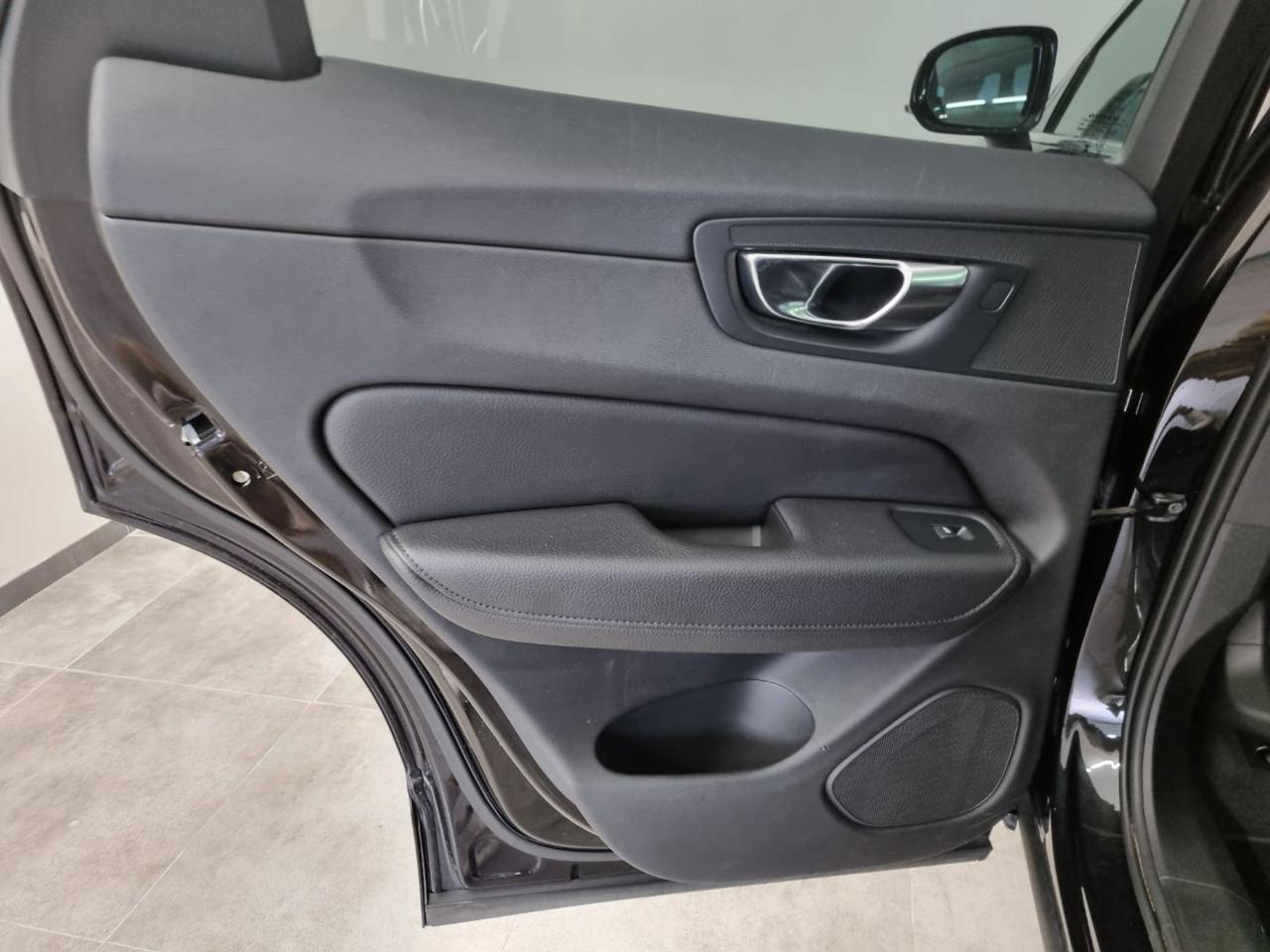 VOLVO XC60 B5 (d) AWD Geartronic Momentum Pro - 26