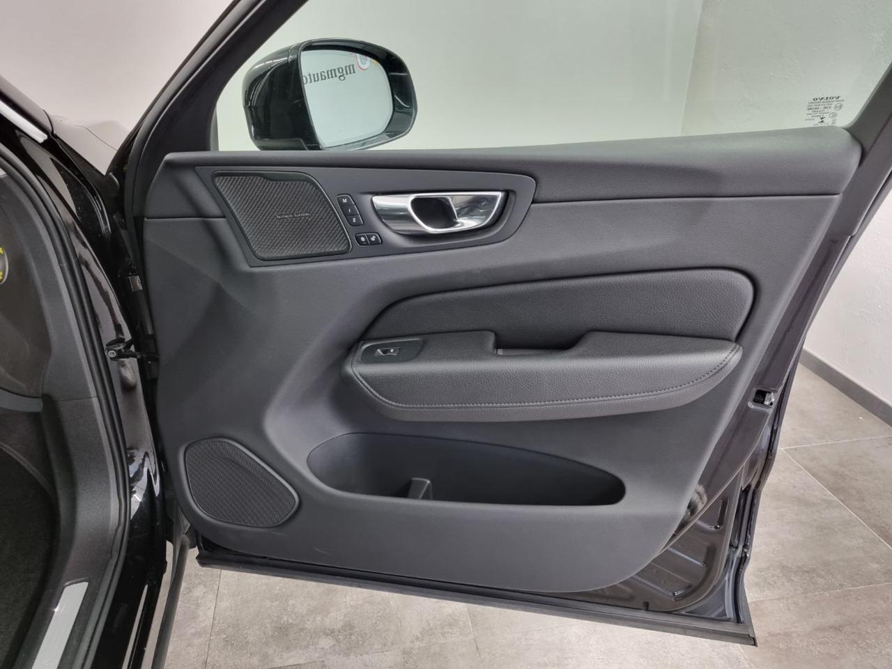 VOLVO XC60 B5 (d) AWD Geartronic Momentum Pro - 31