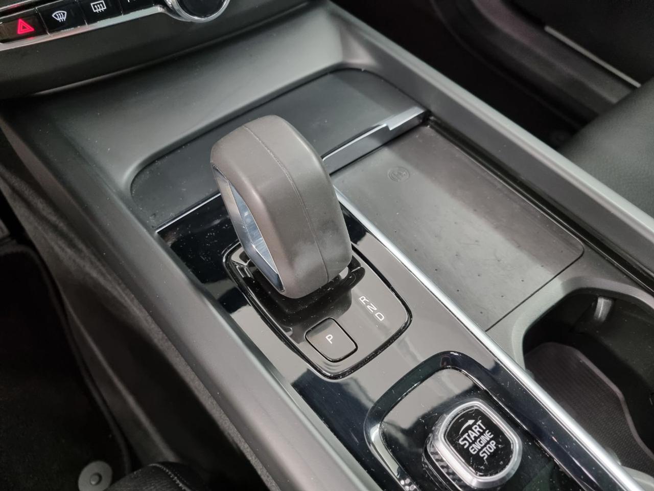 VOLVO XC60 B5 (d) AWD Geartronic Momentum Pro - 14