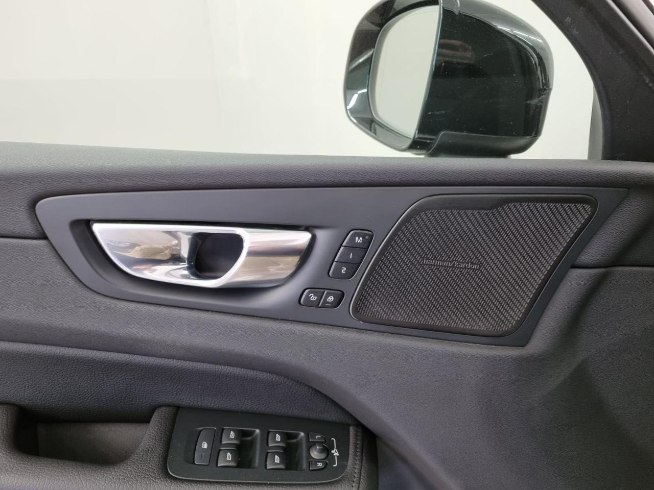 VOLVO XC60 B5 (d) AWD Geartronic Momentum Pro - 33