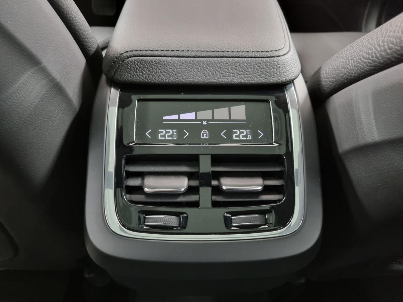 VOLVO XC60 B5 (d) AWD Geartronic Momentum Pro - 16