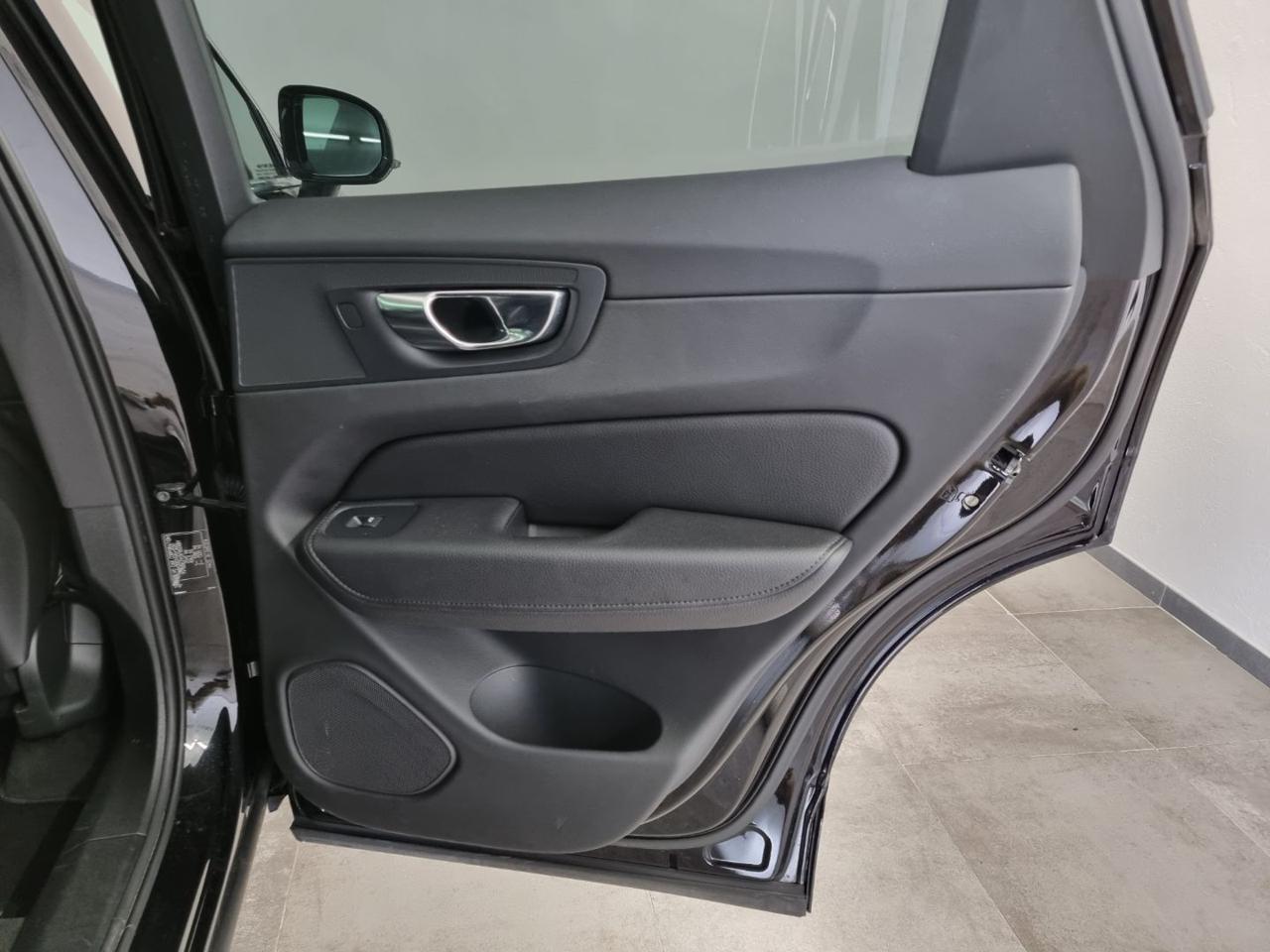 VOLVO XC60 B5 (d) AWD Geartronic Momentum Pro - 29