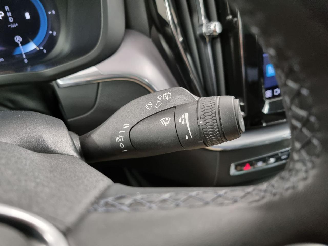 VOLVO XC60 B5 (d) AWD Geartronic Momentum Pro - 19