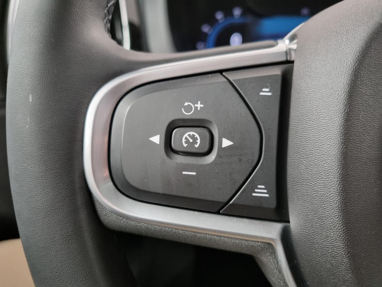 VOLVO XC60 B5 (d) AWD Geartronic Momentum Pro - 21