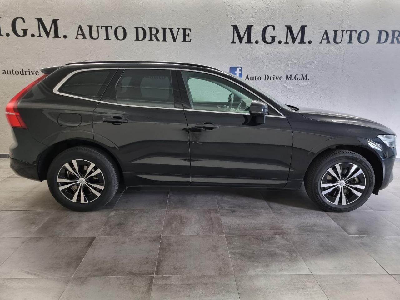 VOLVO XC60 B5 (d) AWD Geartronic Momentum Pro - 4