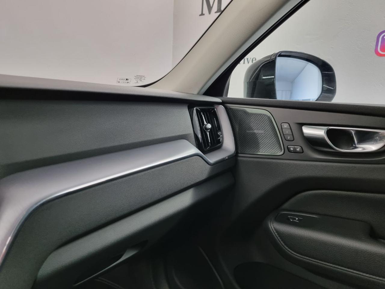 VOLVO XC60 B5 (d) AWD Geartronic Momentum Pro - 36