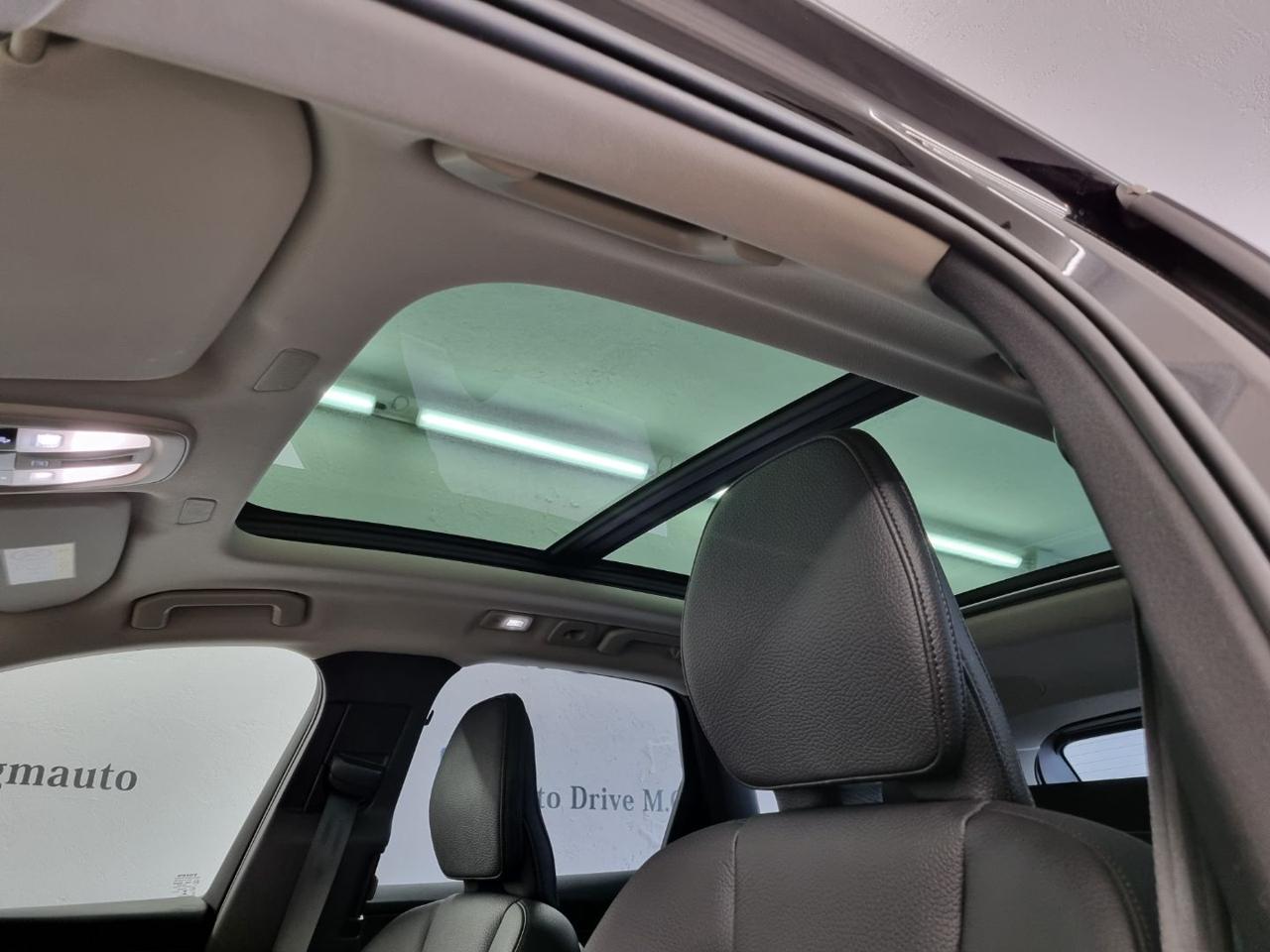 VOLVO XC60 B5 (d) AWD Geartronic Momentum Pro - 8