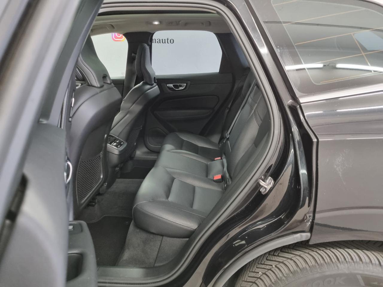 VOLVO XC60 B5 (d) AWD Geartronic Momentum Pro - 11