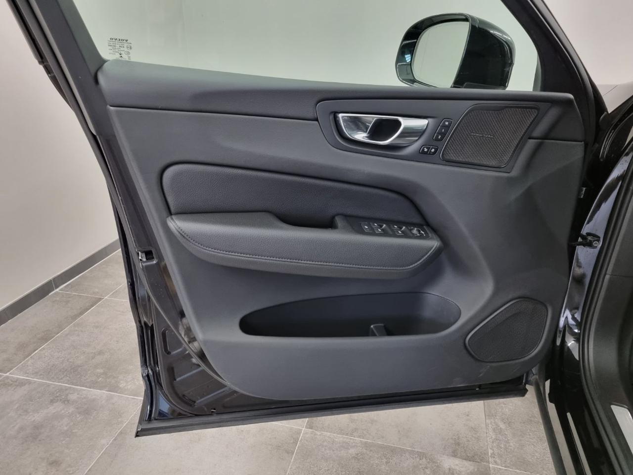 VOLVO XC60 B5 (d) AWD Geartronic Momentum Pro - 24