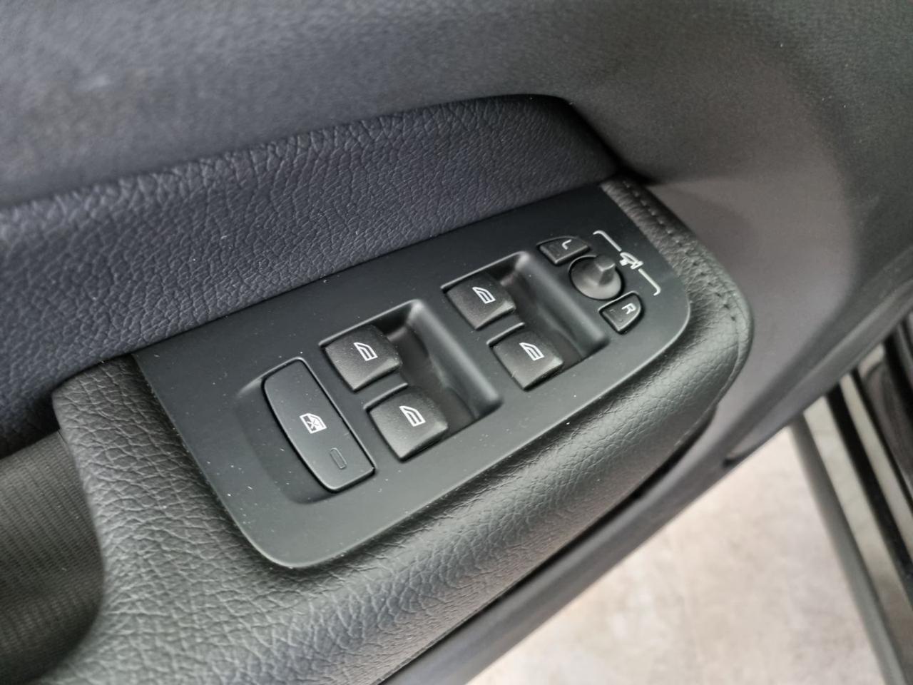 VOLVO XC60 B5 (d) AWD Geartronic Momentum Pro - 32