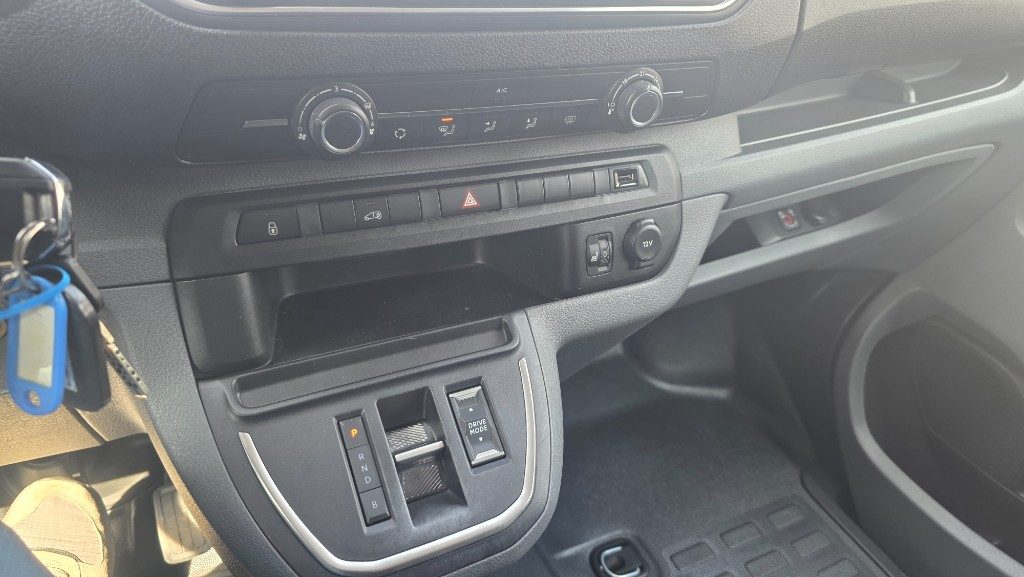 PEUGEOT e-Expert 50kW PC-TN Furgone Premium Compact L1H1 - 17