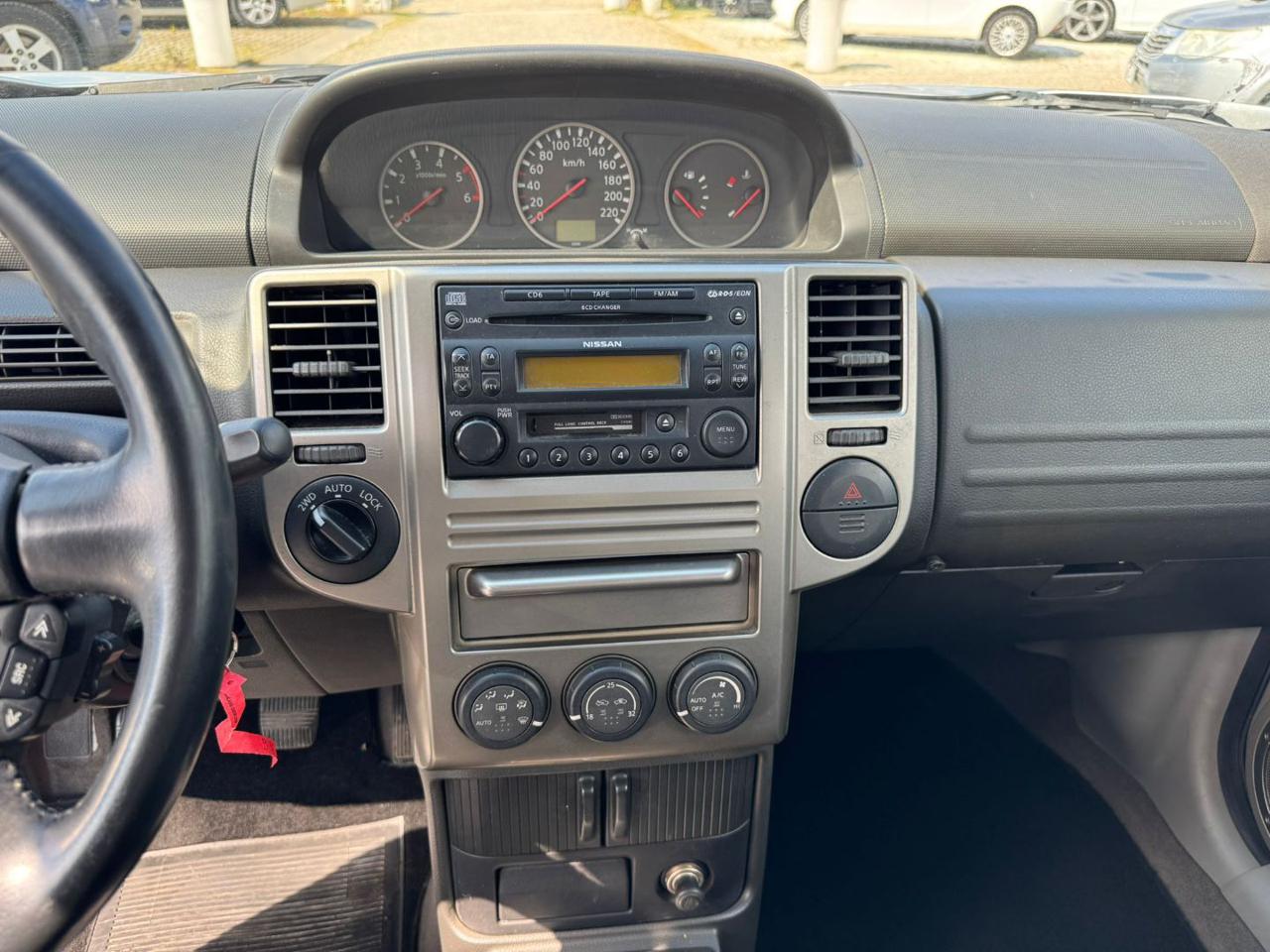 NISSAN X-Trail 2.2 dCi Elegance - 10