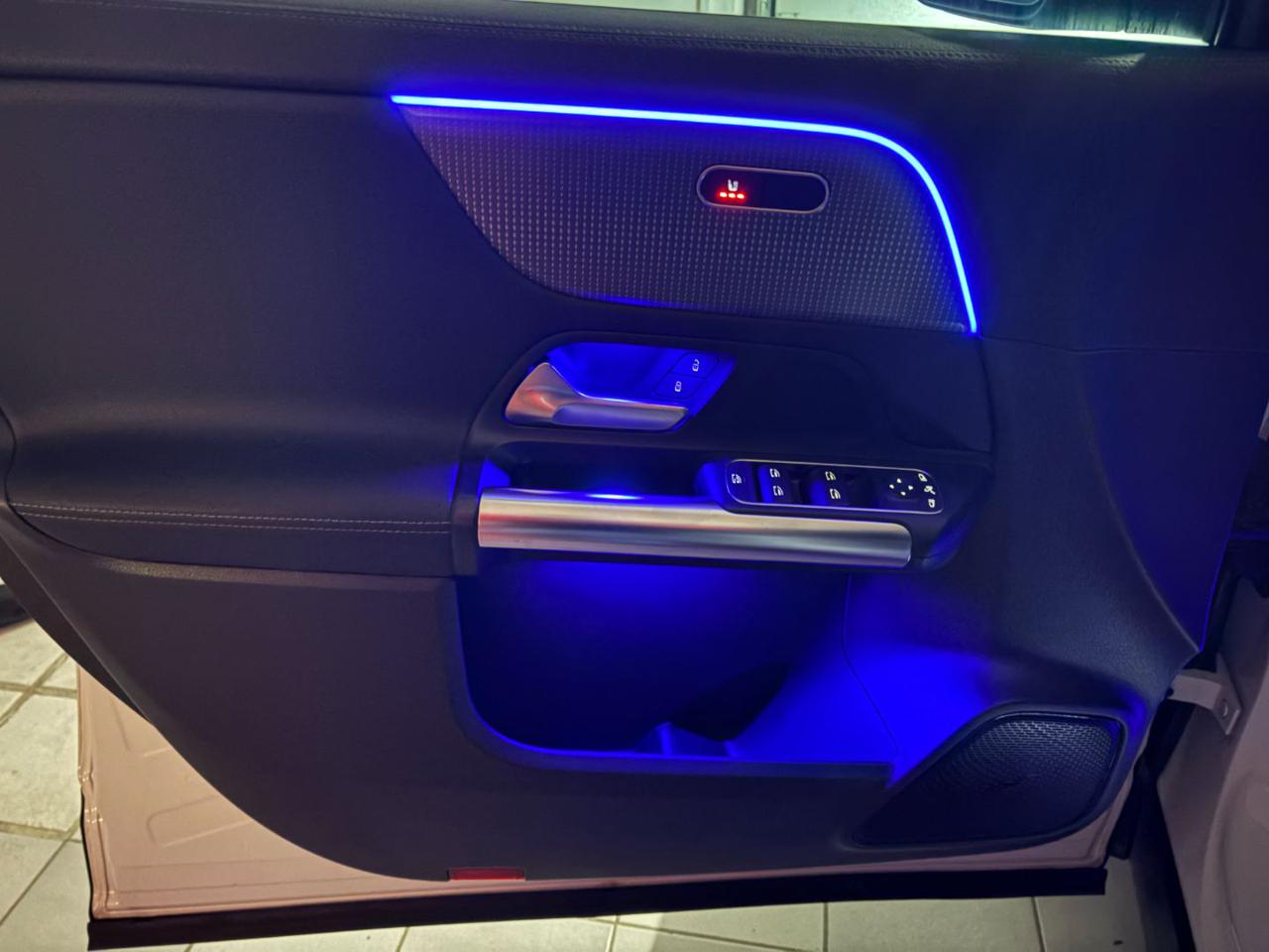 MERCEDES-BENZ GLA 180 d Automatic Sport Plus Pack Night-LUCI AMBIENTE - 16