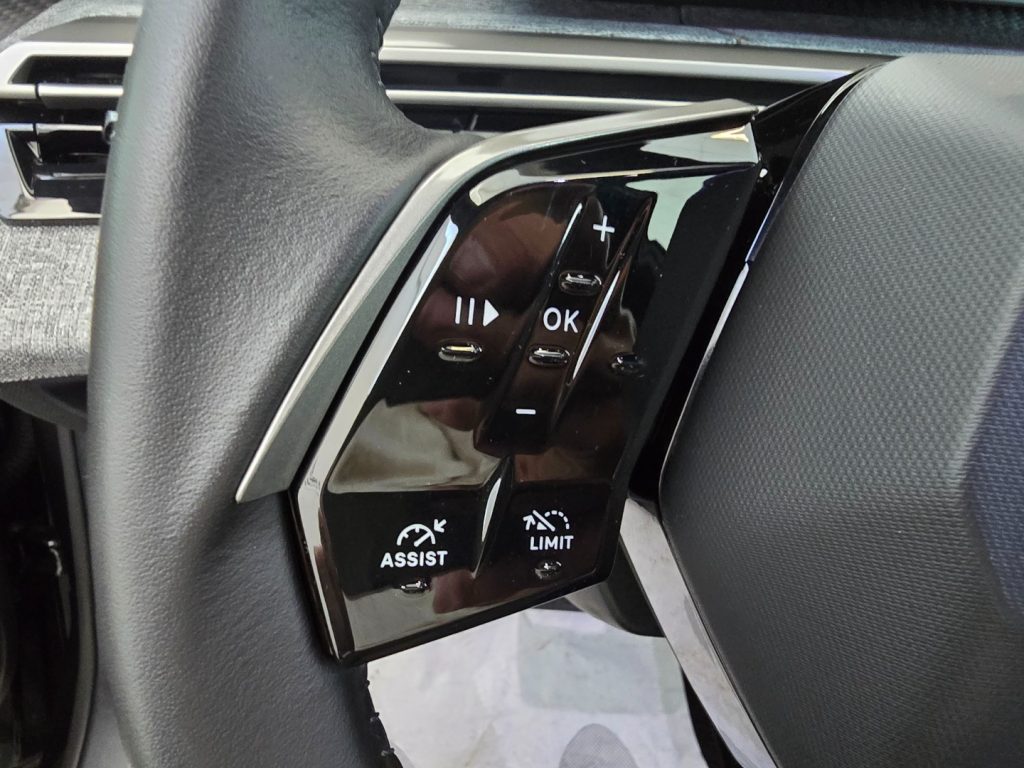 PEUGEOT 3008 Hybrid 145CV e-DCS6 Allure - 12