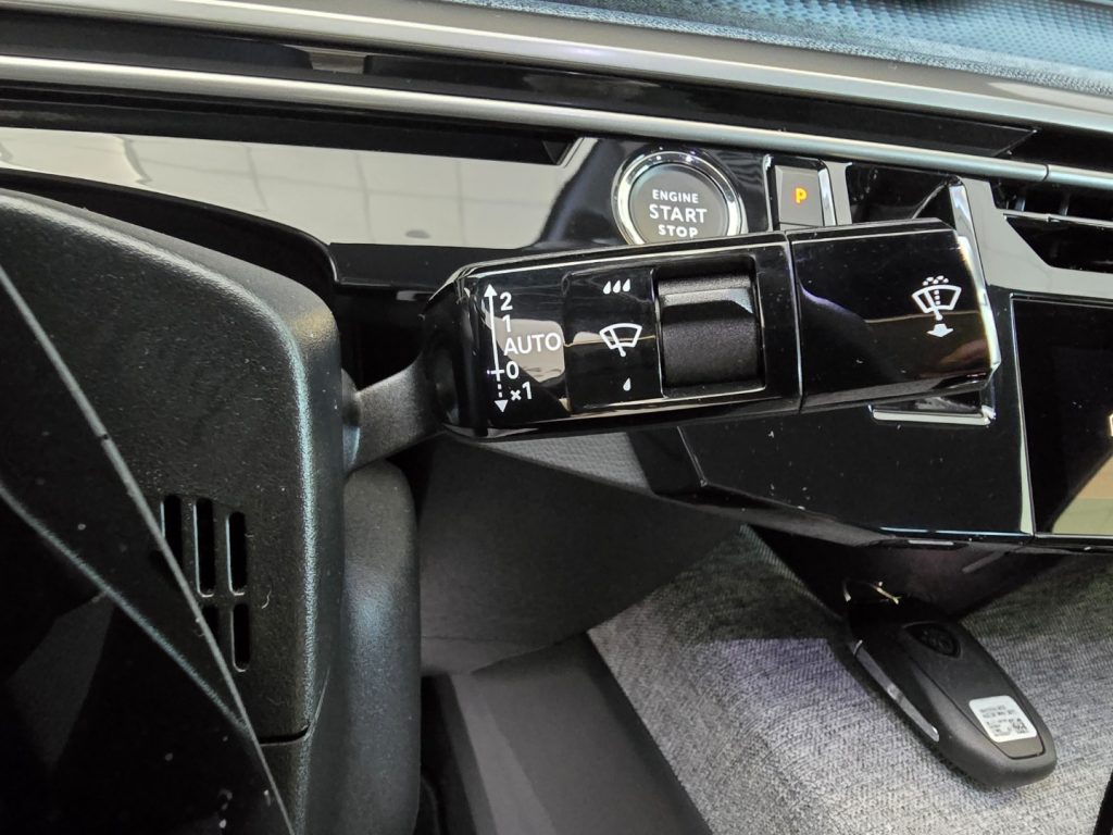 PEUGEOT 3008 Hybrid 145CV e-DCS6 Allure - 14