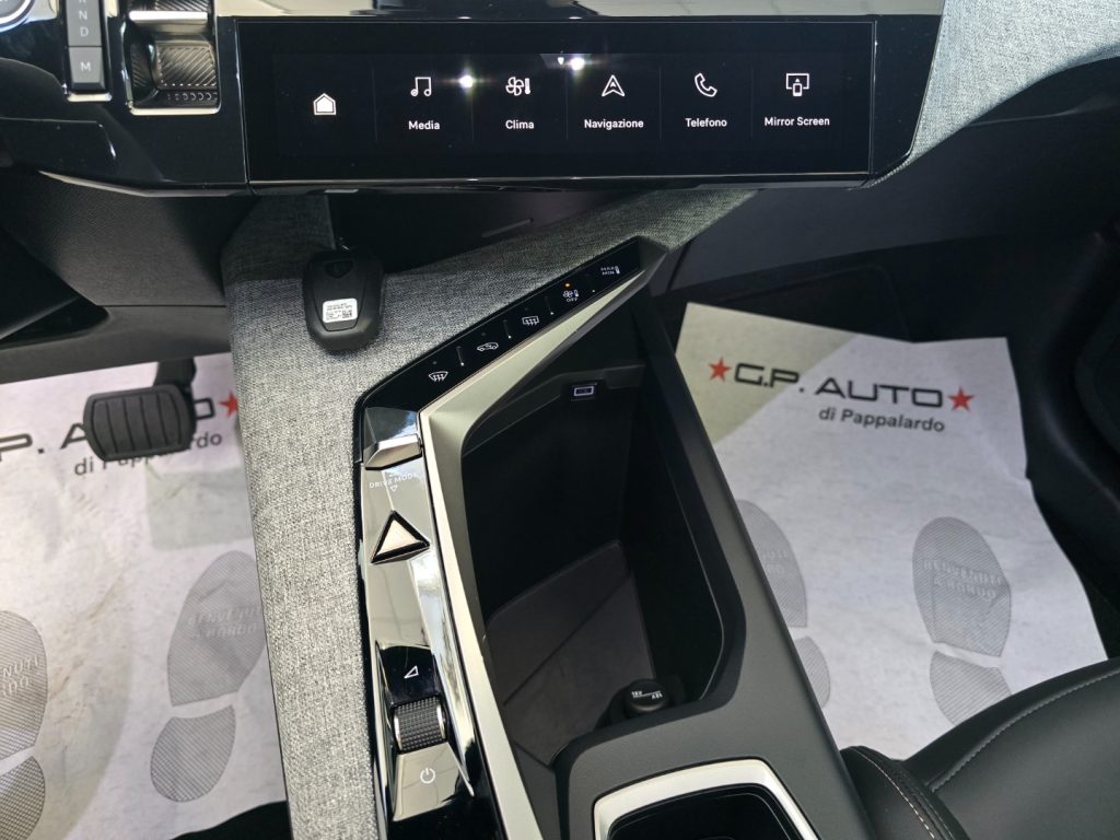 PEUGEOT 3008 Hybrid 145CV e-DCS6 Allure - 17