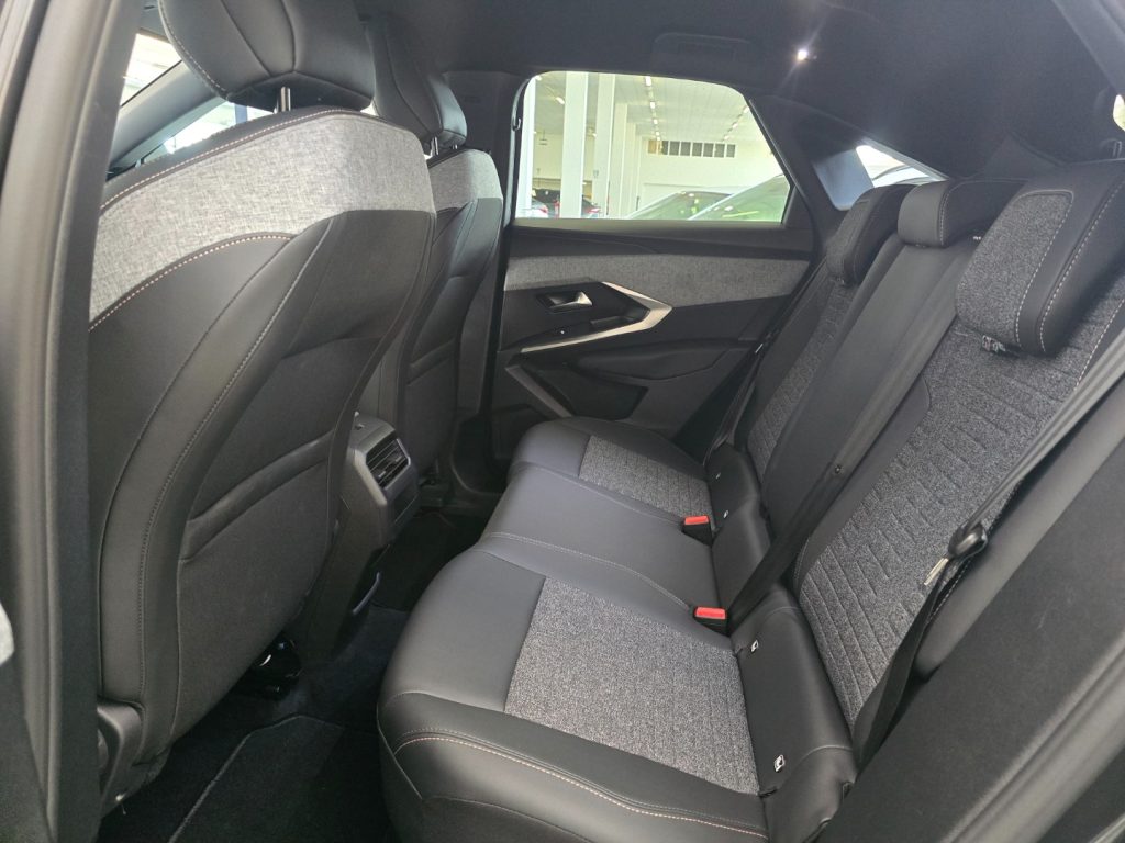 PEUGEOT 3008 Hybrid 145CV e-DCS6 Allure - 22