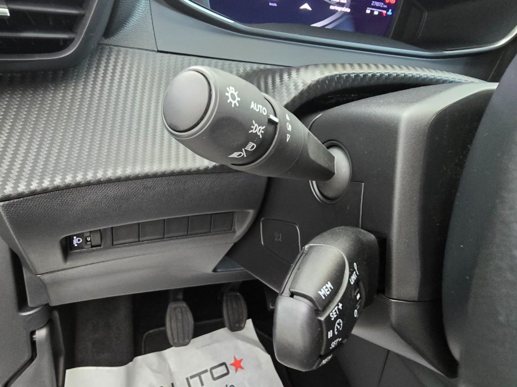 PEUGEOT 2008 PureTech 100 S&S Allure - 15