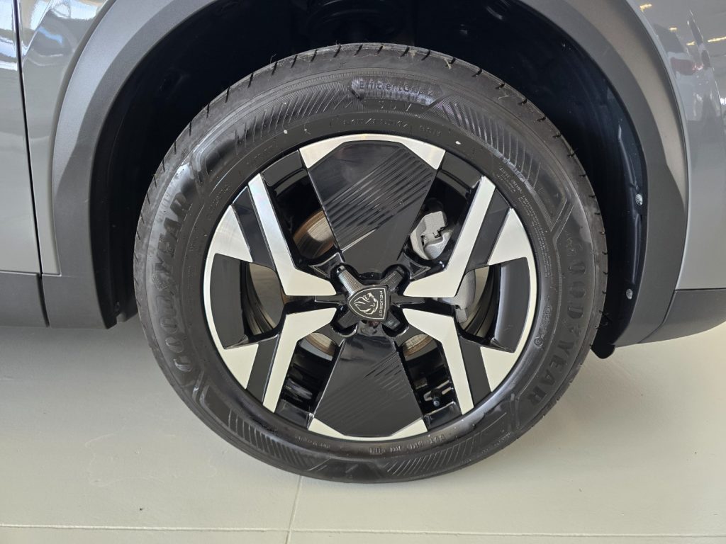 PEUGEOT 2008 PureTech 100 S&S Allure - 28