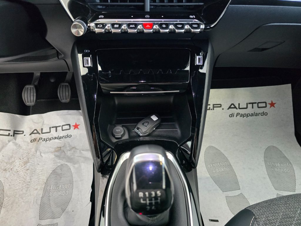 PEUGEOT 2008 PureTech 100 S&S Allure - 17