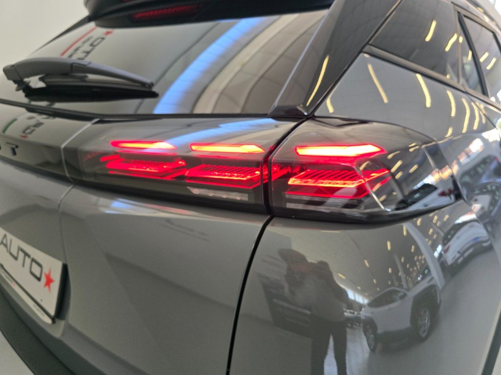 PEUGEOT 2008 PureTech 100 S&S Allure - 26