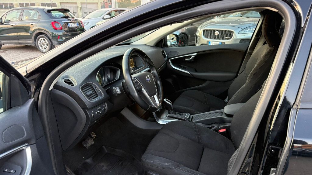 VOLVO V40 Cross Country D2 1.6 Powershift Business - 6