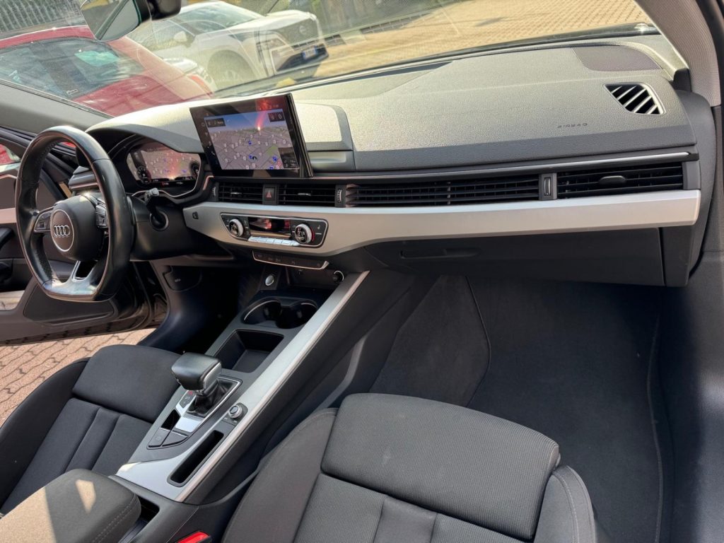 AUDI A4 Avant 40 TFSI S tronic S-line Edition - 14