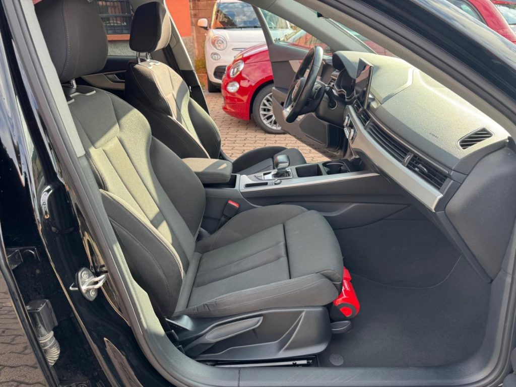 AUDI A4 Avant 40 TFSI S tronic S-line Edition - 16