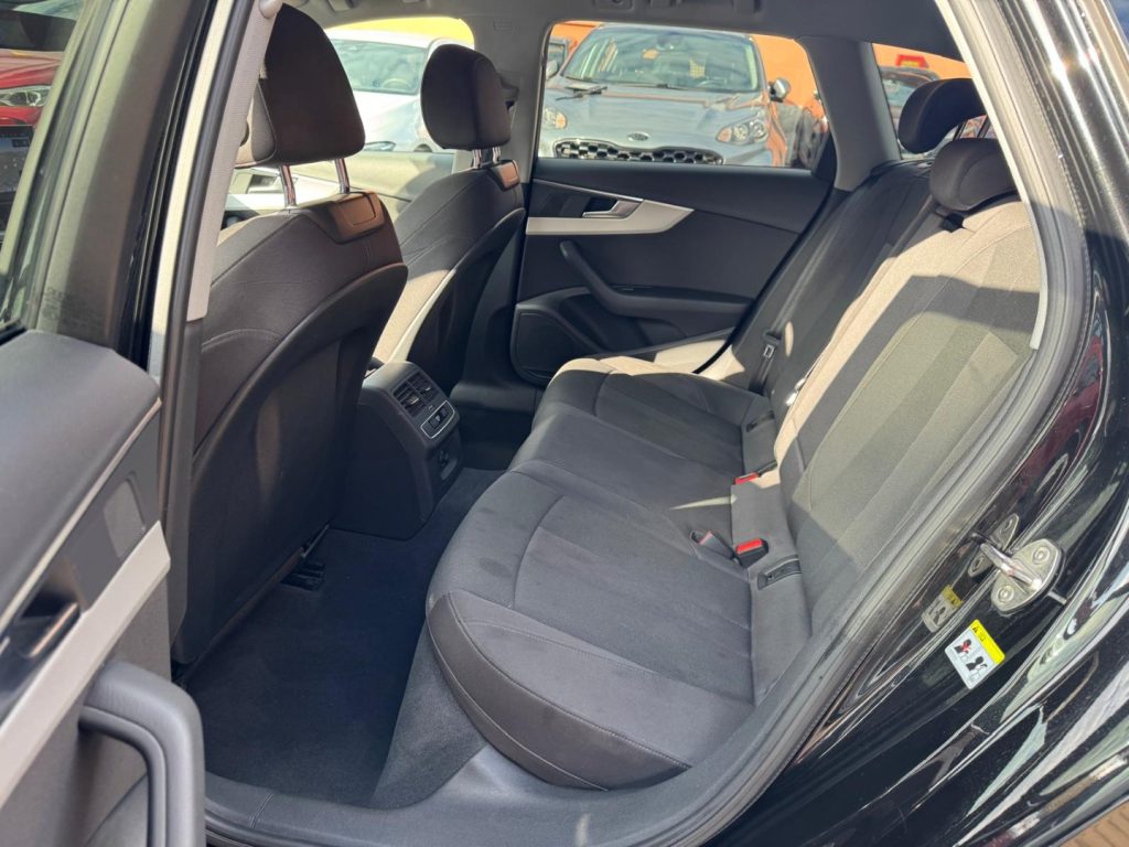 AUDI A4 Avant 40 TFSI S tronic S-line Edition - 18