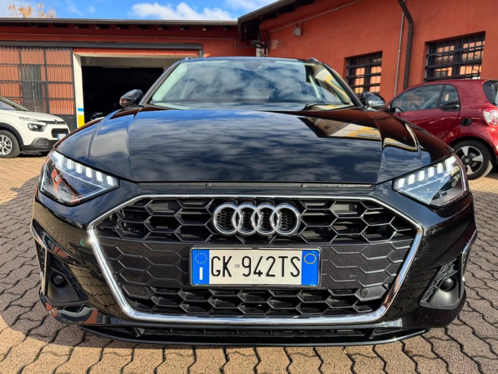 AUDI A4 Avant 40 TFSI S tronic S-line Edition - 2