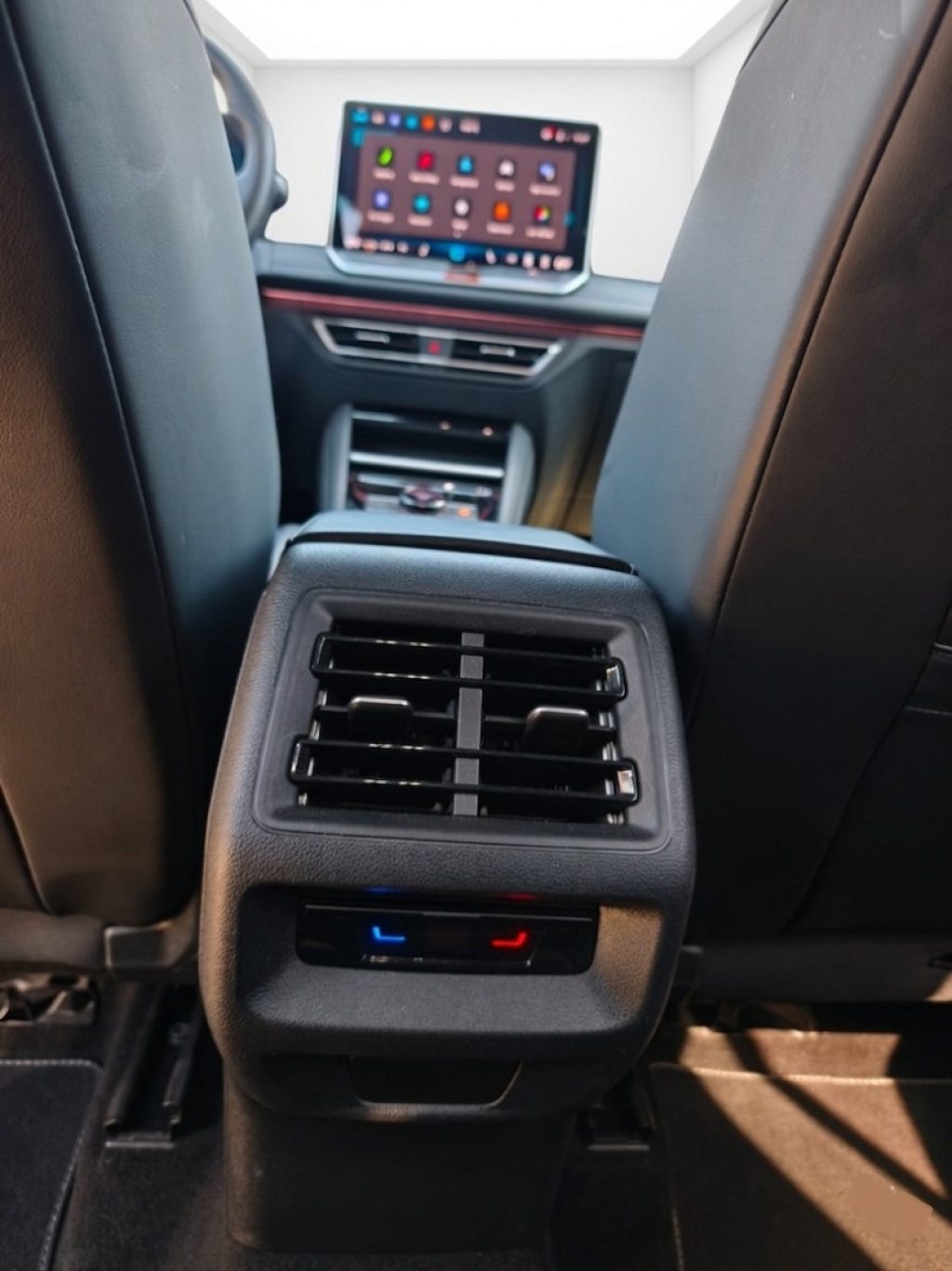 VOLKSWAGEN Tiguan 2.0 TDI 150 CV DSG R-Line Plus - 12