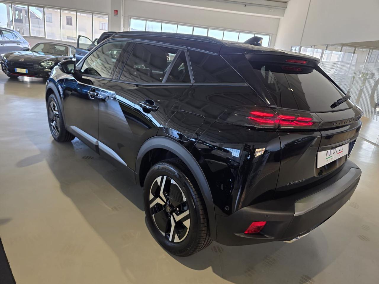 PEUGEOT 2008 Hybrid 136 e-DCS6 Allure - 4