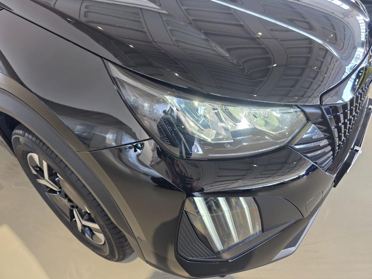 PEUGEOT 2008 Hybrid 136 e-DCS6 Allure - 7