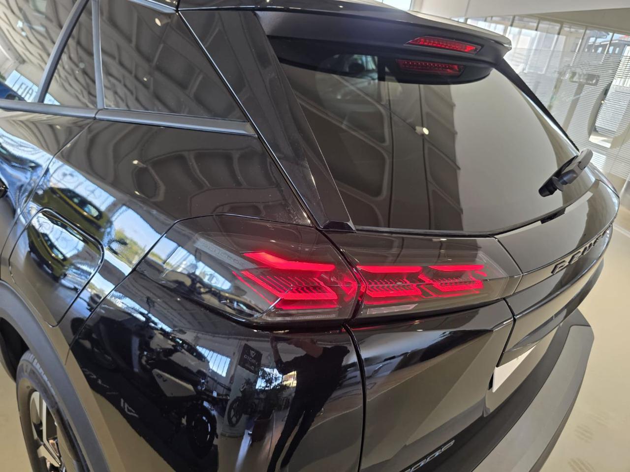 PEUGEOT 2008 Hybrid 136 e-DCS6 Allure - 9