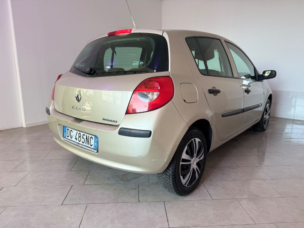 RENAULT Clio 1.2 16V 5 porte Luxe - 9