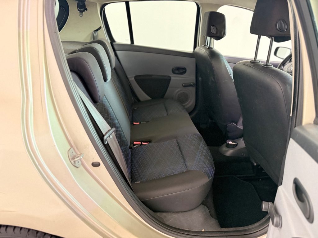 RENAULT Clio 1.2 16V 5 porte Luxe - 13