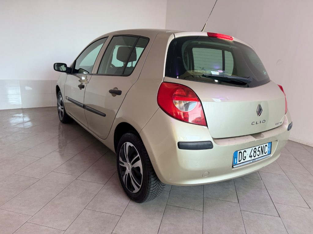 RENAULT Clio 1.2 16V 5 porte Luxe - 10
