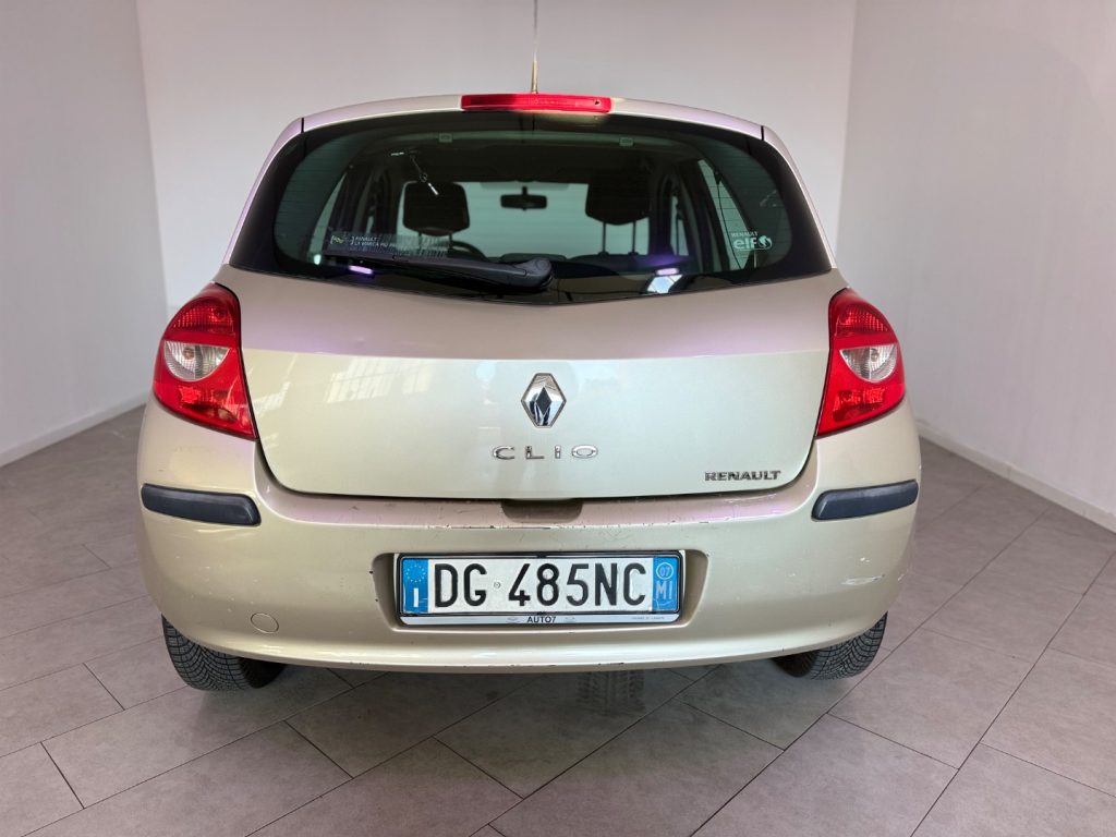 RENAULT Clio 1.2 16V 5 porte Luxe - 11