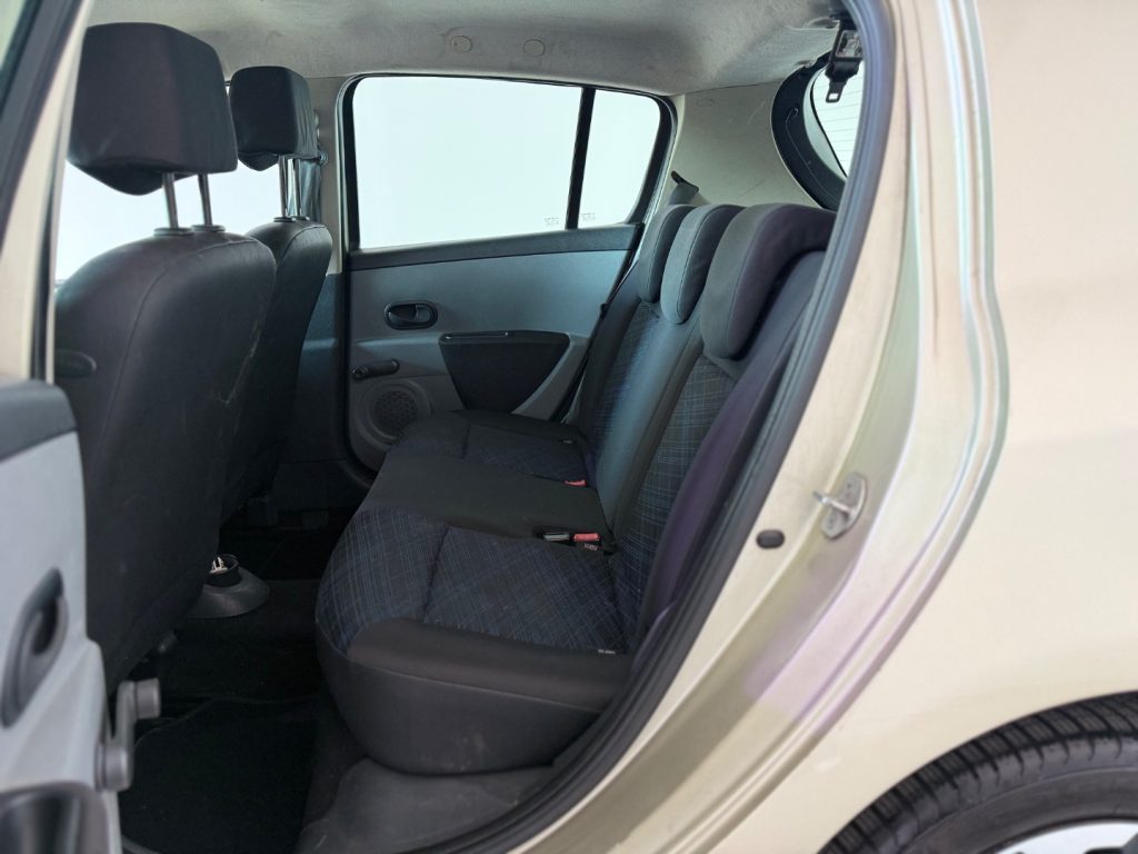 RENAULT Clio 1.2 16V 5 porte Luxe - 14