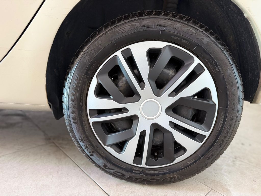 RENAULT Clio 1.2 16V 5 porte Luxe - 16