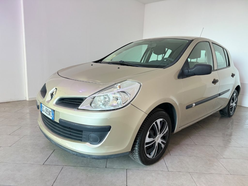 RENAULT Clio 1.2 16V 5 porte Luxe - 17