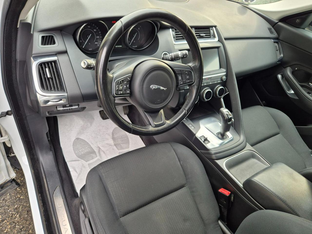 JAGUAR E-Pace 2.0D 150 CV AWD aut. - 10