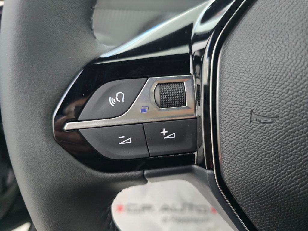 PEUGEOT 2008 PureTech 100 S&S Allure - 12