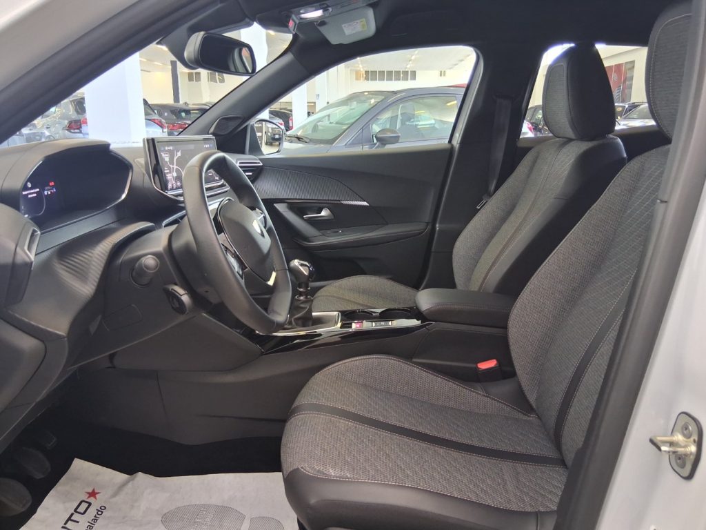 PEUGEOT 2008 PureTech 100 S&S Allure - 18