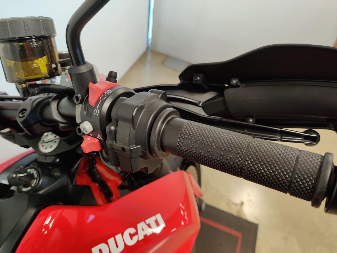 DUCATI Hypermotard 950 RED - 11