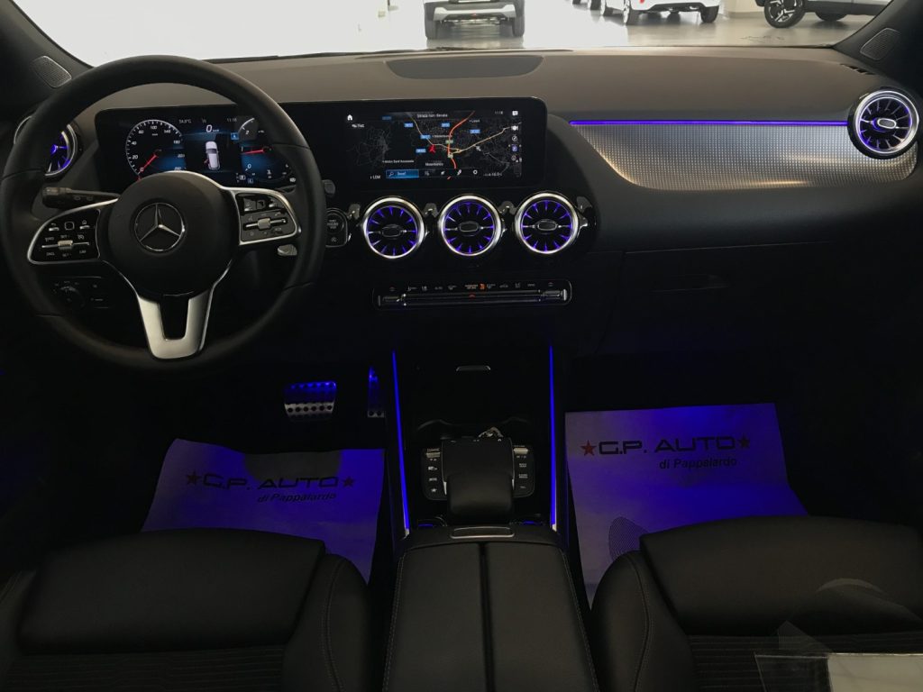 MERCEDES-BENZ GLA 200 d Automatic Sport Plus + Tetto - 9